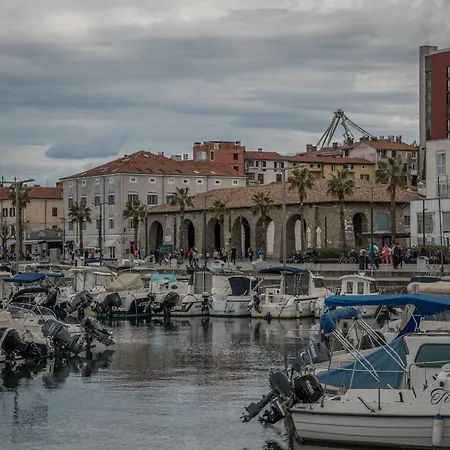 Lions Gate * Capodistria